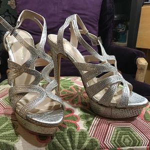 Pelle Moda silver crystal faux snakeskin platform heels 5.5